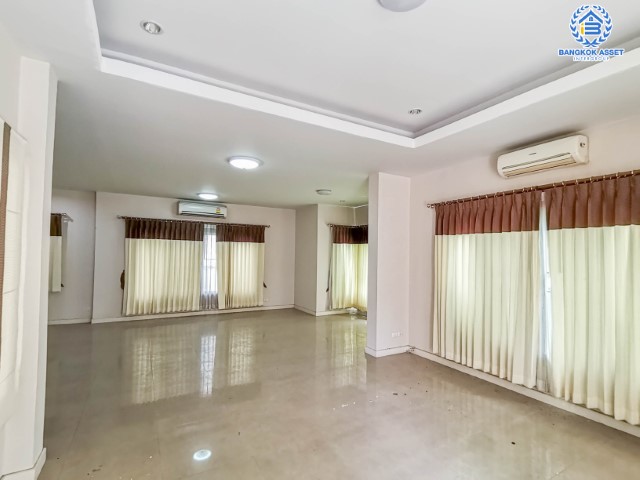 *****บ้านเดี่ยวมือสองนนทบุรี ทำเลโซนเมือง ม.นนท์ณิชา รัตนาธิเบศร์ พร้อมอยู่ เนื้อที่ 71.3 ตร.ว. 3 ห้องนอน 3 ห้องน้ำ 2 ที่จอดรถ เดินทางสะดวก ใกล้เซ็นทรัลรัตนาธิเบศร์ รถไฟฟ้าสถานี "ไทรม้า" และทางด่วน "งามวงศ์วาน"